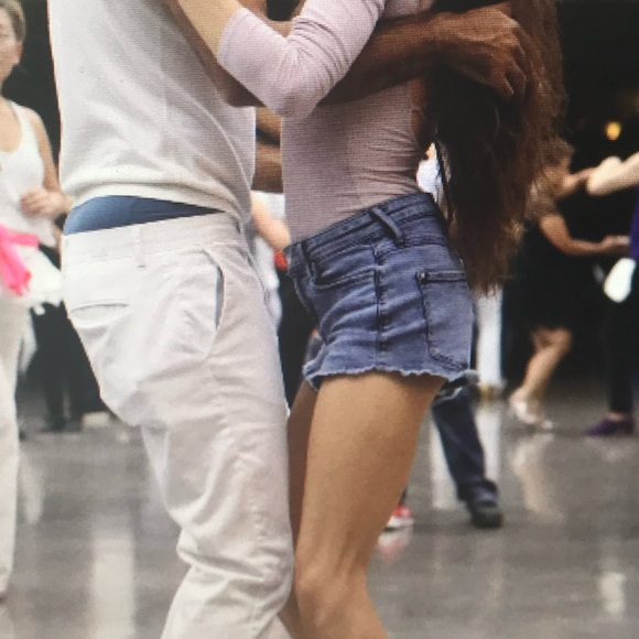 GUESS ACID WASH JEAN SHORT SHORTS - Picture 4 of 4